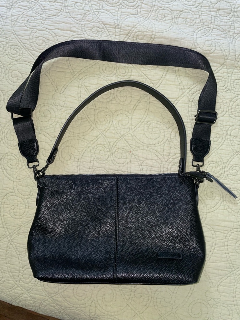 Classic Black Genuine Leather Shoulder Bag - Sleek Everyday Carry